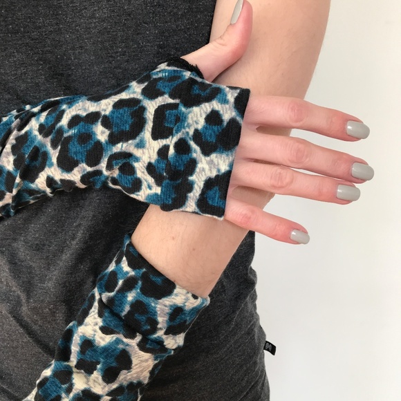Trixy Xchange Blue Leopard Print Short Gloves - Picture 2 of 2
